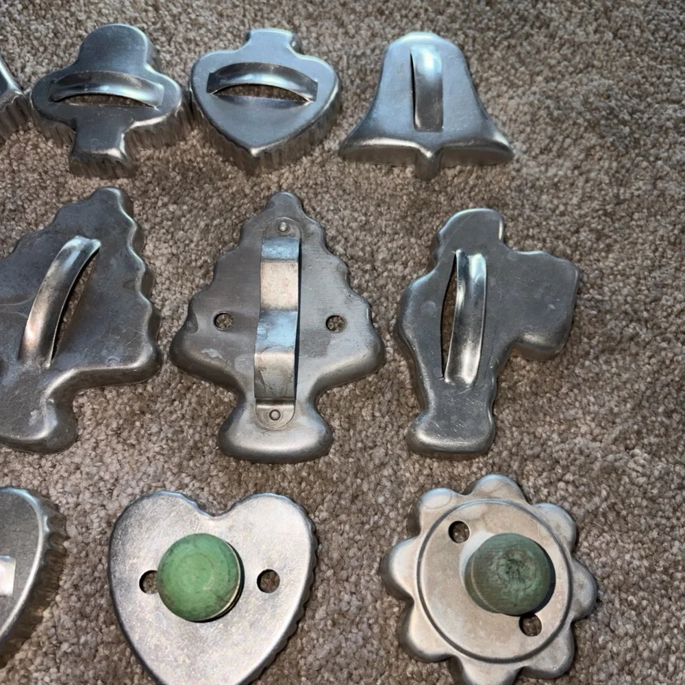Lot‎ of 12 Vintage Cookie Cutters Metal